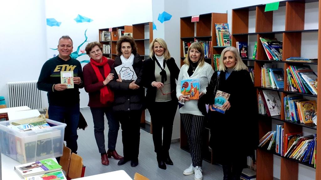 Το ΠΟΚΕΛ προσέφερε βιβλία στο 5ο Δημοτικό Σχολείο Λάρισας